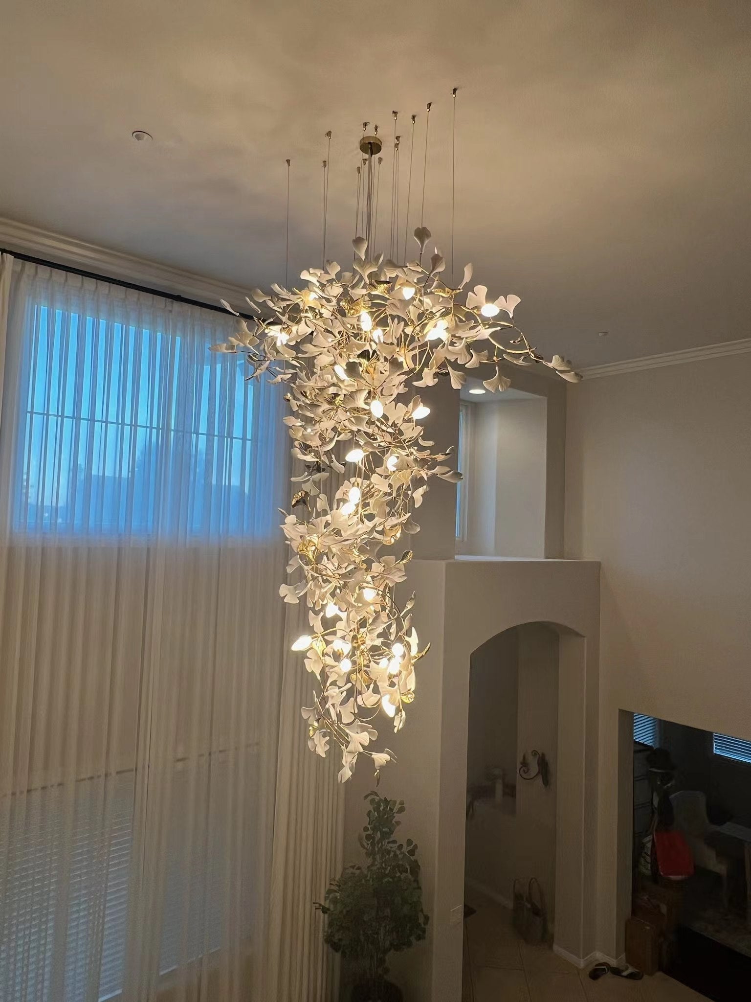 Porcelaneous Gingko Leaves Twig Chandelier Tree Branch Shaped Pendant Light For High Ceiling Living Room Hotel Hall